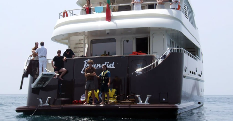 Megayates y superyates para alquilar en Puerto Banus